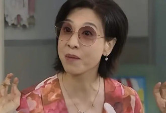 香港知名演员拍戏遭揩油，吻戏对方突然伸舌头，结婚多年坚持丁克