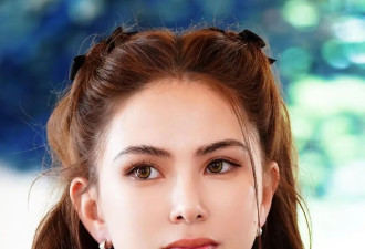 昆凌不愧是“天王嫂”，穿无袖小黑裙扎公主发型，低调不失贵气感