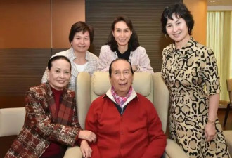 赌王女儿离世，追思会何超仪含泪曝胞姐全身是癌