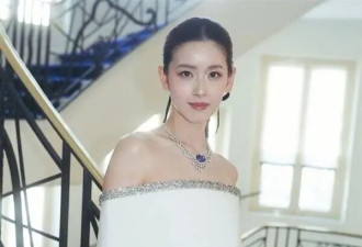 章泽天戛纳晚宴跻身国际顶级名流圈 黑白礼服搭蓝宝石项链尽显贵气