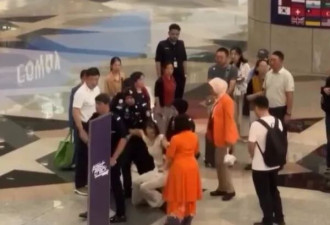 女子出国玩"没钱买回程机票",大闹吉隆坡机场被抬走