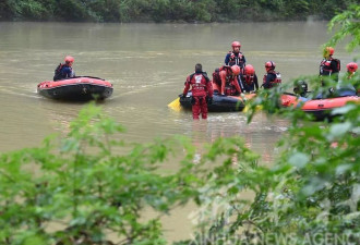 广西车辆坠河，已致5死5失联