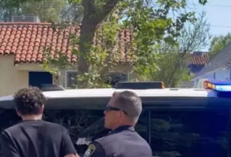美国高中生“假被捕”告白爆红 警车手铐全出动