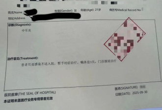 00后空姐，已离职，在街头摆摊