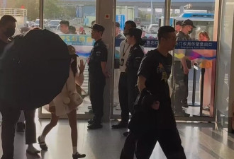 周杰伦一家离开温州，女儿海瑟薇现身机场