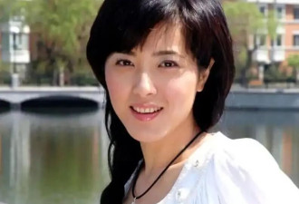 她是2百年难遇的美人，靠美貌征服无数男人
