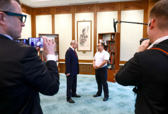 普京与中国男孩"重逢": 您风采依旧 我变发福大叔