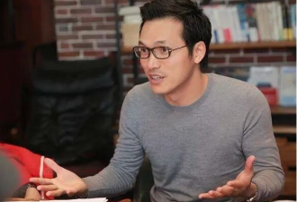 小镇金融男，吞下王健林300亿