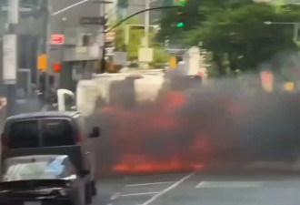 纽约曼哈顿汽车起火惊现大火球 民众仓皇逃离现场