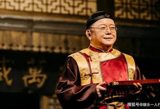 王刚清空账号，卖四合院引猜测，77岁瘫在轮椅的他，和张铁林是同类人