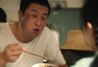 不会吃别尬吃!《主角》张嘉益吃饭戏,给内娱上了一课!