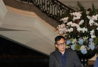 香港四大家族送别何超蕸 霍震霆携俩子悼念 许晋亨低调现身