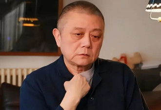 68岁王朔现状：满头白发神似李亚鹏 没钱靠朋友接济