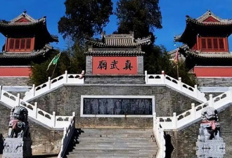 憋屈的国宝：七千斤名玉打造，却装了300年咸菜