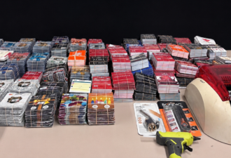 5700张！礼品卡动完手脚又放回货架，密市两男落网