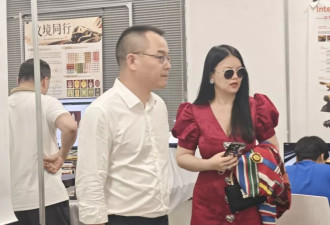 50岁李湘现身湖南大学看毕业展，身材暴瘦变化大