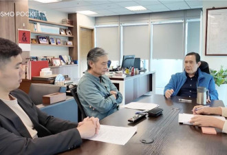 站在医生角度看马英九写字 沈富雄断言…