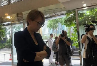 陈慧琳婆婆出殡！富豪爸爸罕有现身送别亲家，老公手捧遗照好哀伤