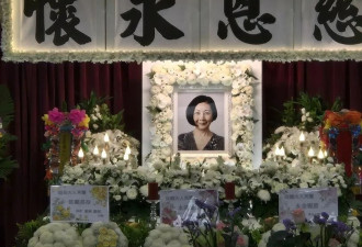 陈慧琳一家现身灵堂送别婆婆，两个儿子又高又帅