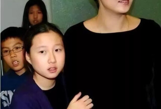 吴绮莉母女和解！吴卓林成为父亲成龙电影海报设计师