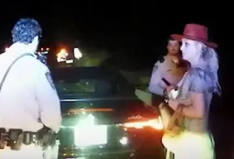 昔日巨星布兰妮被捕现场曝光，情绪举止超反常