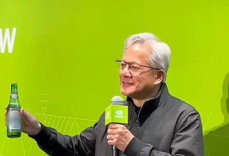 黄仁勋与家人台湾省聚餐！爸爸与哥哥都秃顶，因祖籍问题网友破防