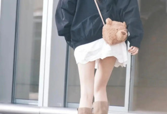 初夏穿搭还得是杨幂！3套穿搭可盐可甜少女感满满！穿短裙就像18