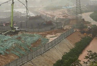 广州龙卷风 肆虐3分钟掀翻工地建筑 大树连根拔起