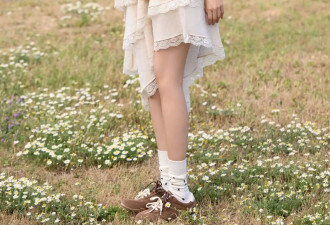 看孙千、王玉雯夏天怎么摆脱T恤的普感，穿时髦像呼吸一样简单！