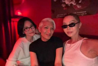 宋慧乔与好友聚会合影！白衣黑框眼镜超文艺