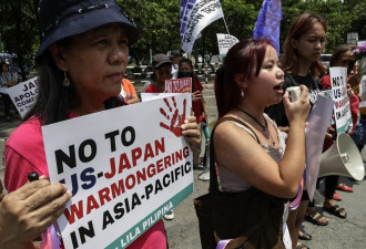 菲总统马科斯访日，菲律宾民众在日本使馆外抗议
