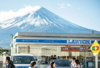 中国情侣富士山便利店拍跳舞片 遭日网民怒批