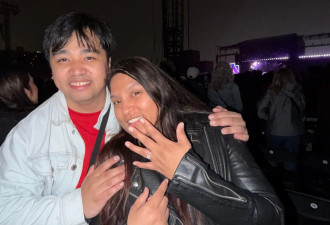 多伦多亚裔小伙在火星哥演唱会上求婚爆火，还能免费再看一场