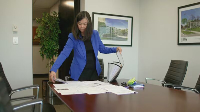 Grace 是多名受害加拿大乘客之一，W5 调查揭示过去一年内至少有 17 起行李标签被调换的案例。