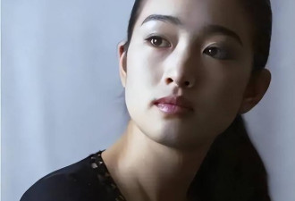 吓人！大眼睛艺考生走红，颜值令网友不适