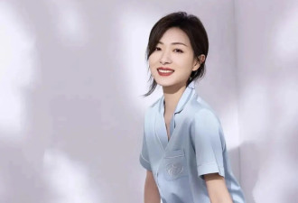 44岁万茜罕见晒出内衣代言写真，上演极致妩媚女人味，网友赞