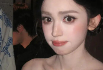 娜扎穿冰蓝色高开叉长裙卖萌！雪肤玉貌魔鬼身材性感撩人