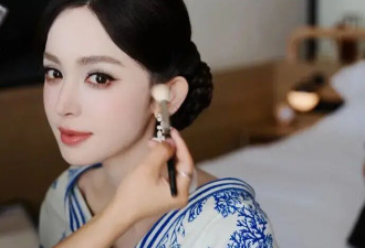 娜扎穿冰蓝色高开叉长裙卖萌！雪肤玉貌魔鬼身材性感撩人