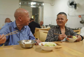 千万失智老人“隐”入社区：谁来承接漫长告别？
