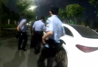 女子深夜开车回家途中电量耗尽，眼神迷离神情恍惚
