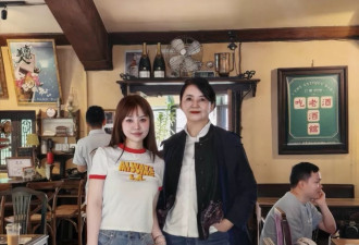 68岁胡慧中现身上海 26岁女儿相伴 身材颜值差距大