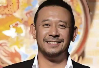 姜文大儿子成都被拍！硬汉长相神似爸，气质绝了