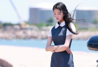 关晓彤新剧太“耀眼”，学院风减龄又青春，妥妥的女大穿搭