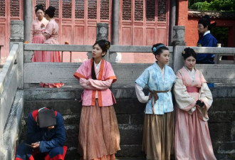 短剧平台“回头”：AI剧失宠，真人剧回暖