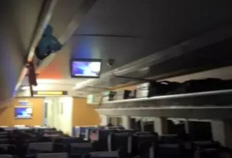 D1804次列车受电弓遭异物击打，困隧道内超2小时