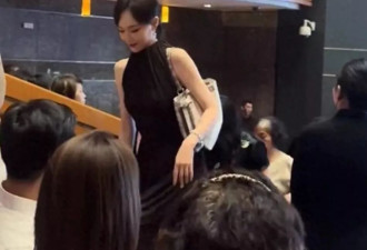 唐嫣参加女儿幼儿园活动，一身黑裙优雅漂亮