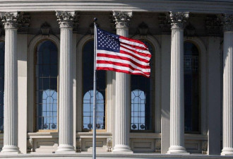 美国绿卡新规被部分收回 2类人较受影响