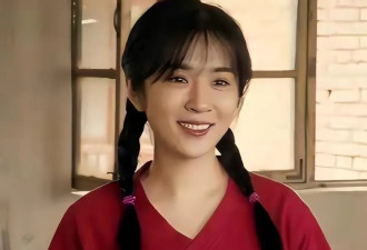 她是和张嘉益拍吻戏最多演员，37岁未婚未育，如今靠主角火了