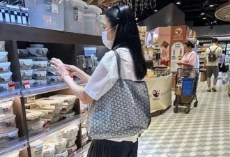 刘德华60岁妻子状态曝光 黑发浓密皮肤白皙紧致