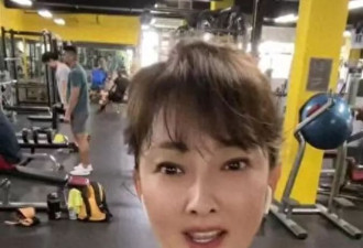 为富商连生3娃，远离春晚11年，如今她越活越潇洒